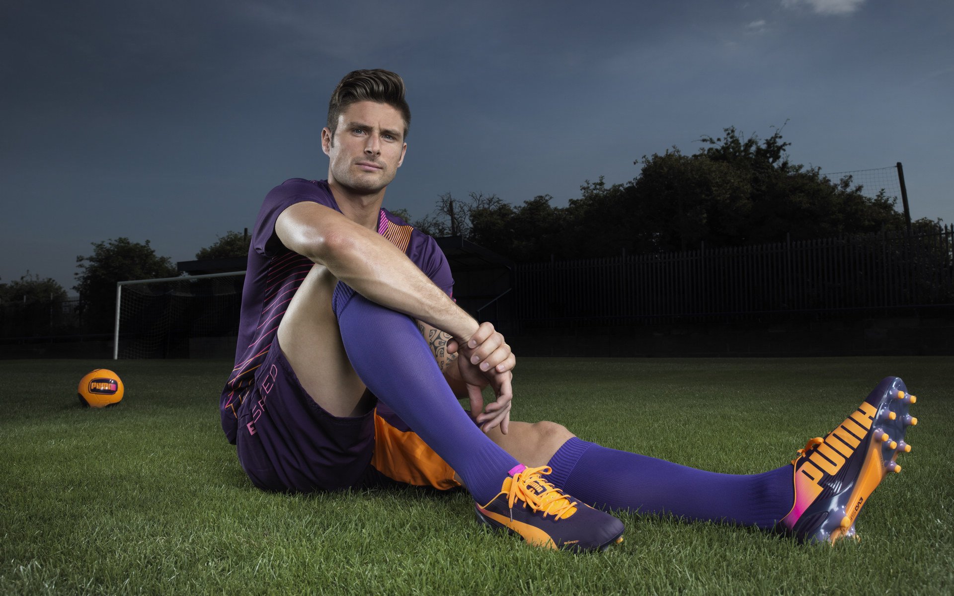 “足球产业链融资不断扩大,行业充满潜力”,足球产业相关上市公司